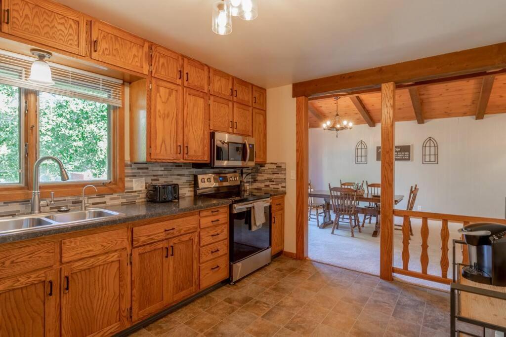Family Home W/ 2 King, 2 Queen Beds + Game Room Bemidji Dış mekan fotoğraf